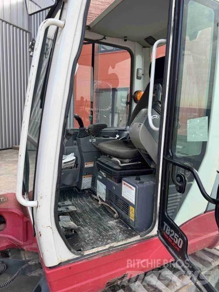 Takeuchi TB 250 小型挖掘机