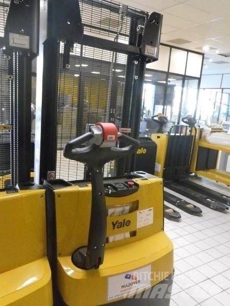 Yale MS 12 AC 手推堆垛车