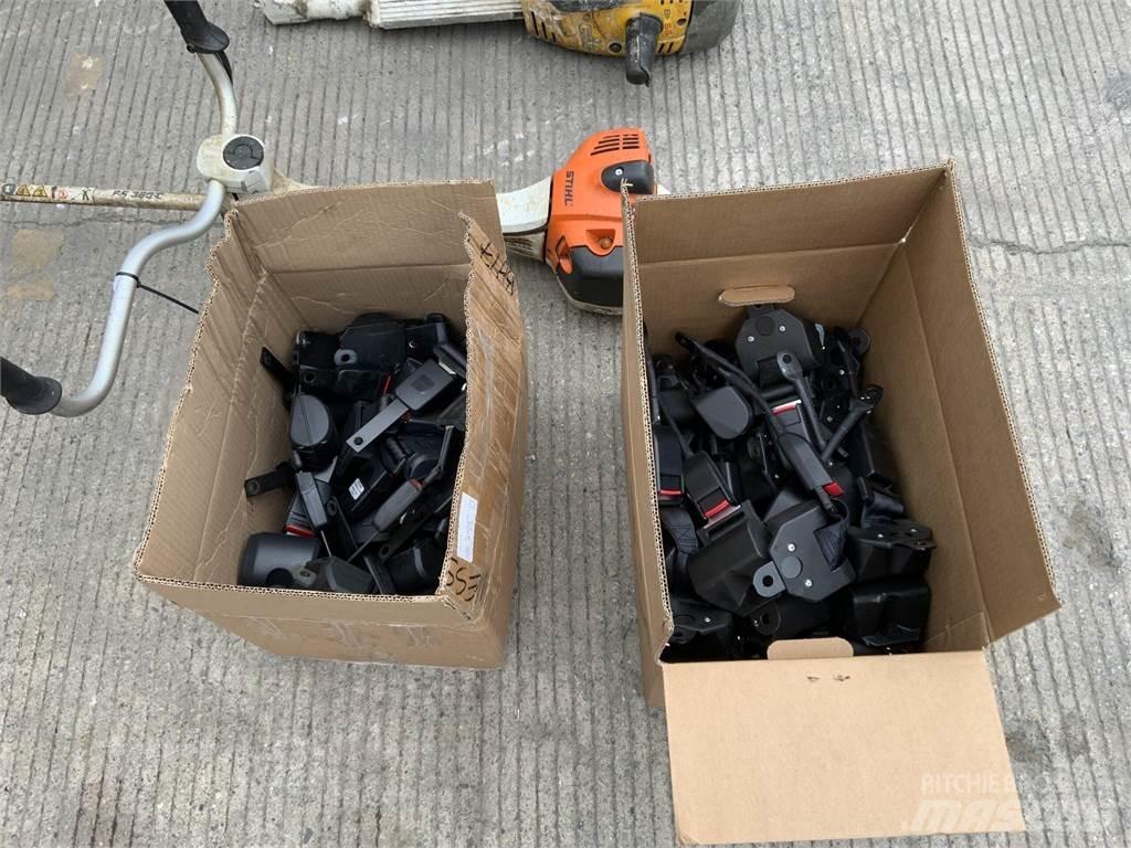  2 Boxes Of Seat Belts 农业机械-其他
