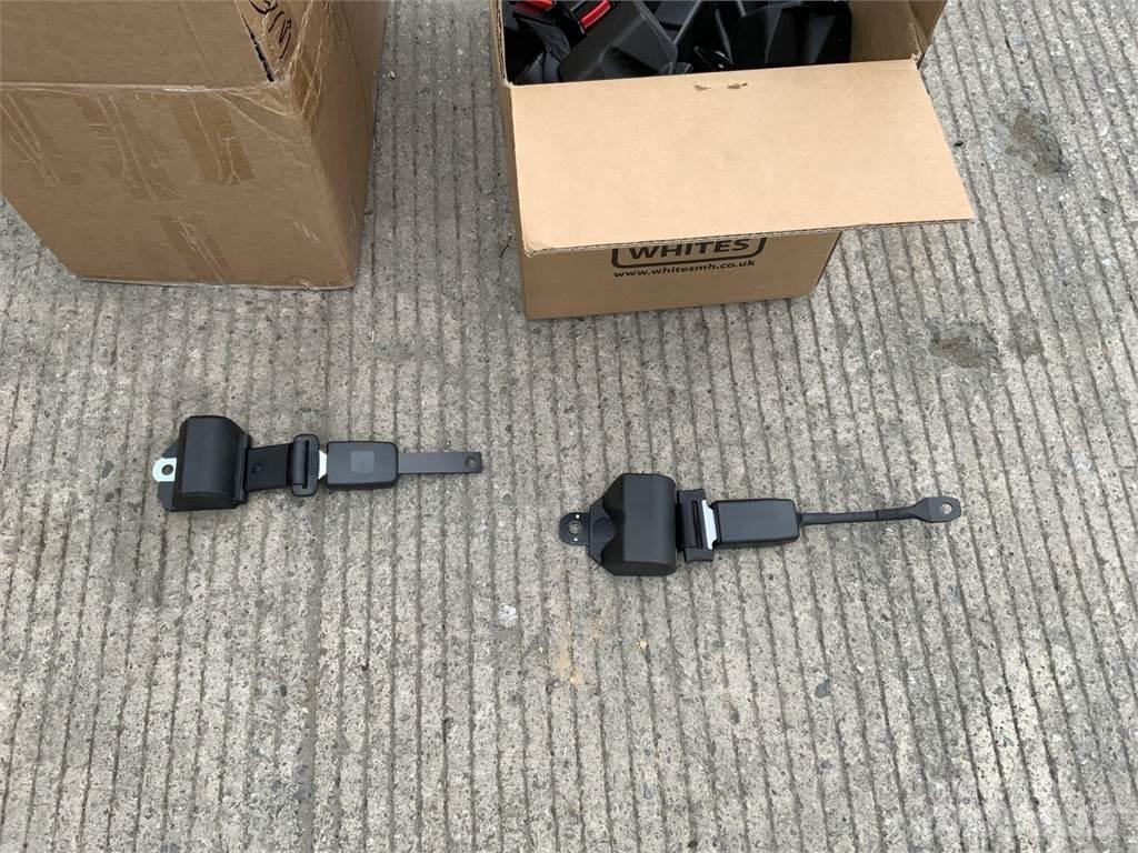  2 Boxes Of Seat Belts 农业机械-其他