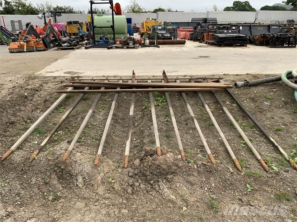  Old School Hay Rake 农业机械-其他