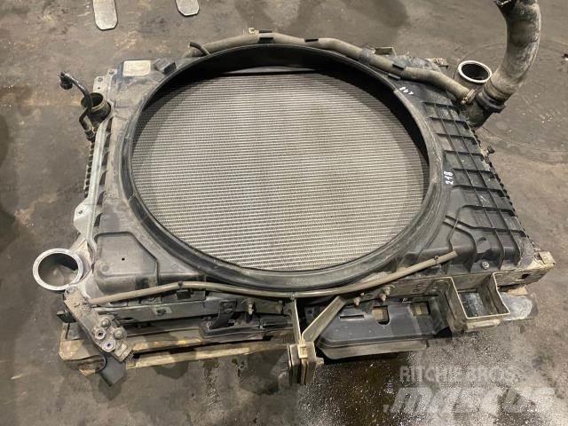 Volvo FM 散热器