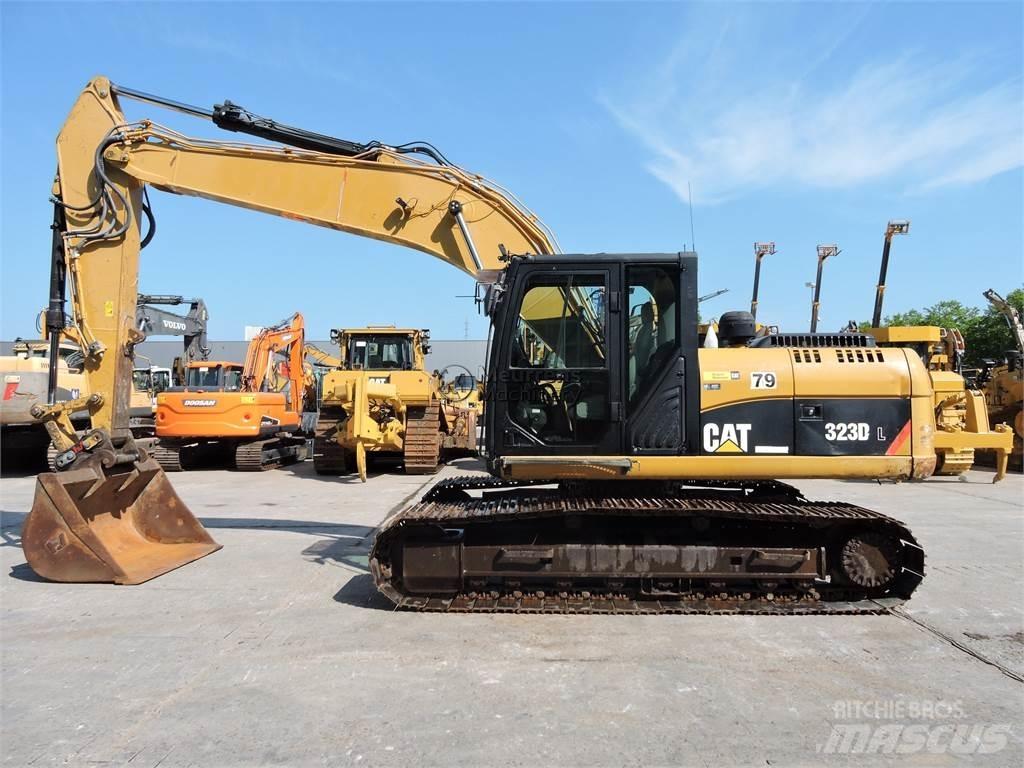 CAT 323D 履带挖掘机