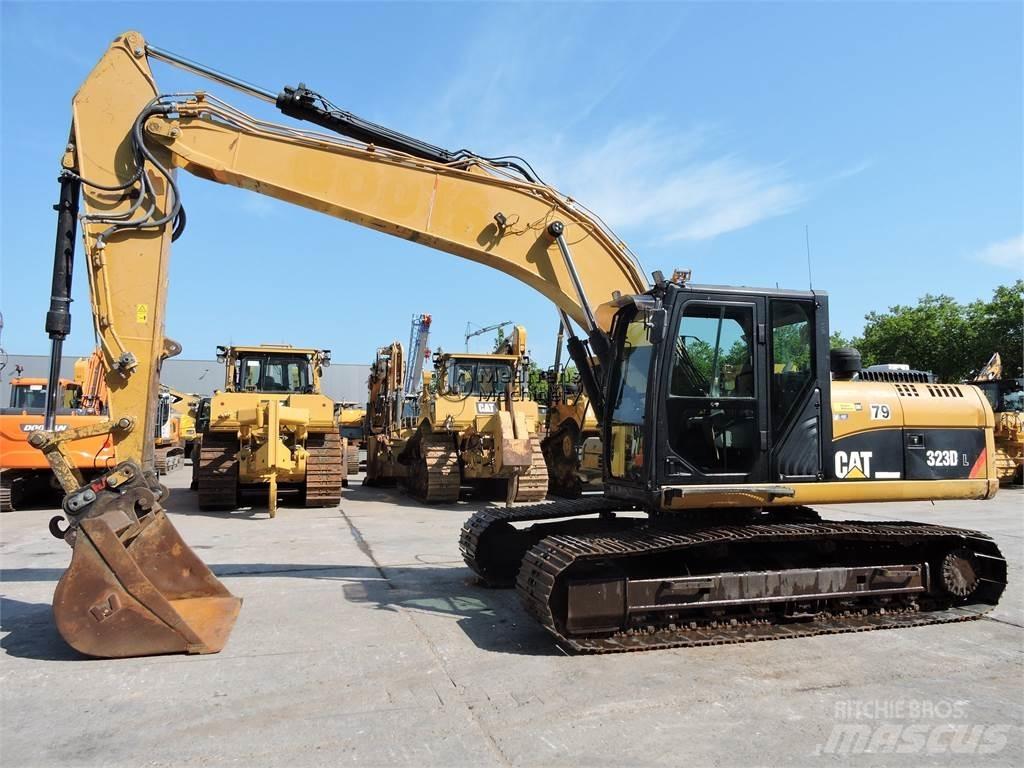 CAT 323D 履带挖掘机
