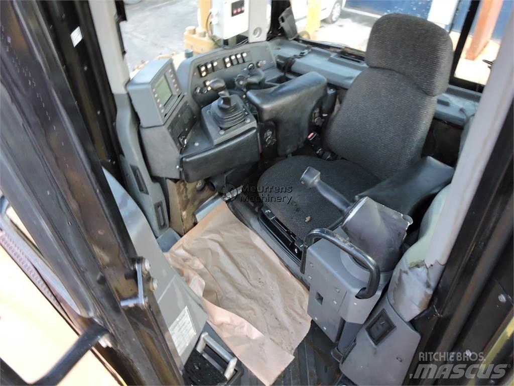 CAT D8T 推土机