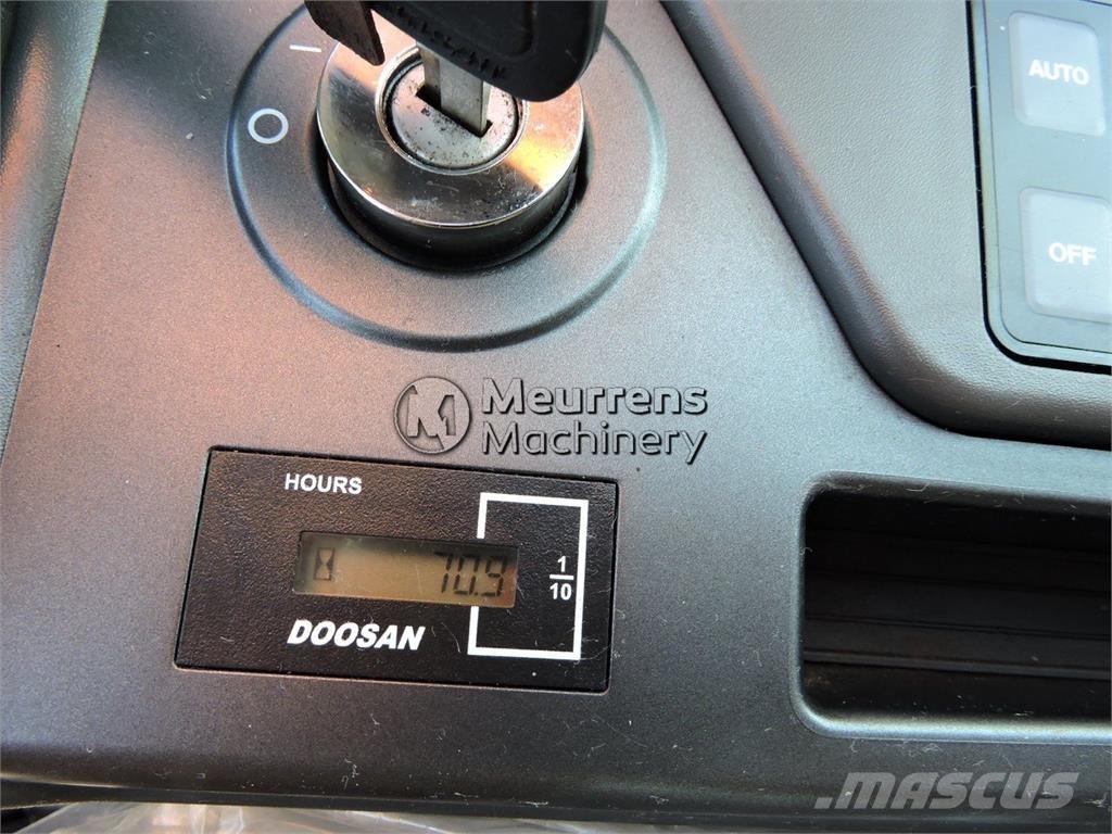 Doosan DX140LC 履带挖掘机