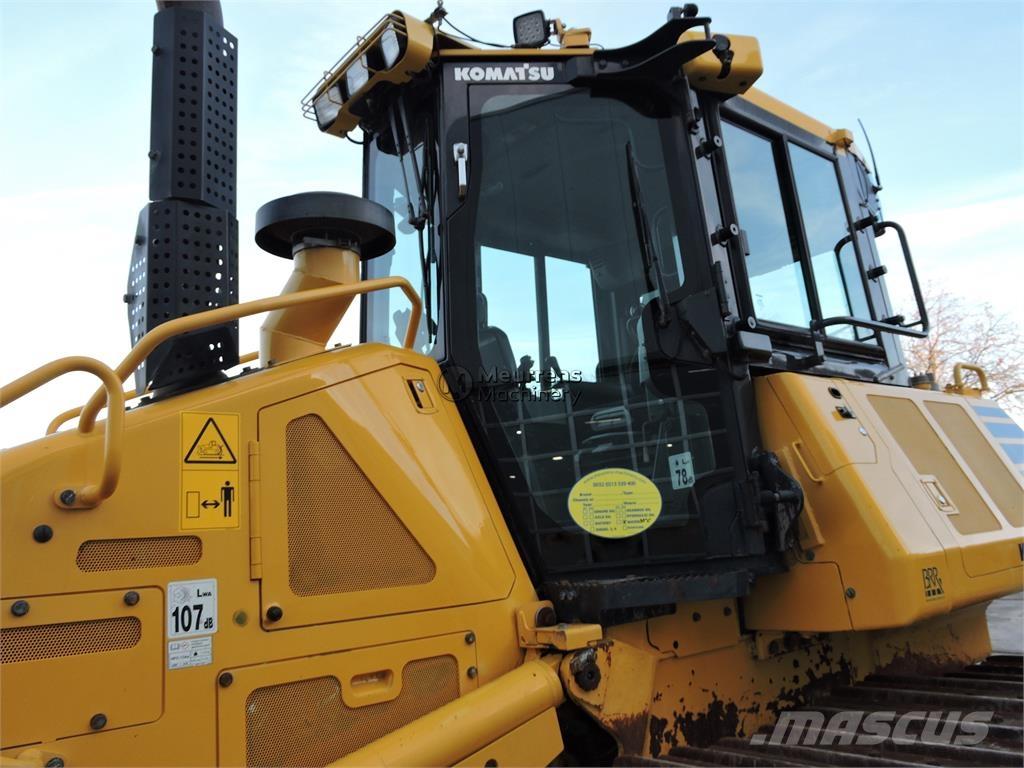 Komatsu D61PX-24 推土机