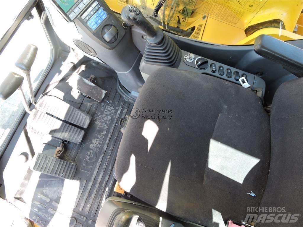 Komatsu PC228 履带挖掘机