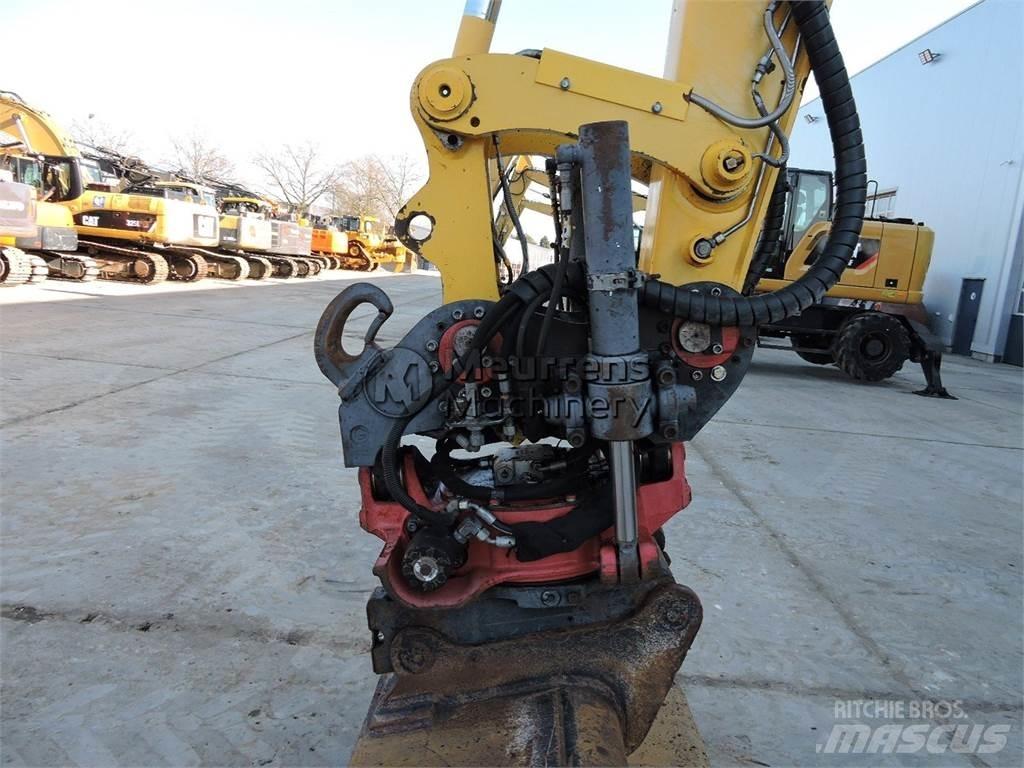 Komatsu PW148 轮式挖掘机