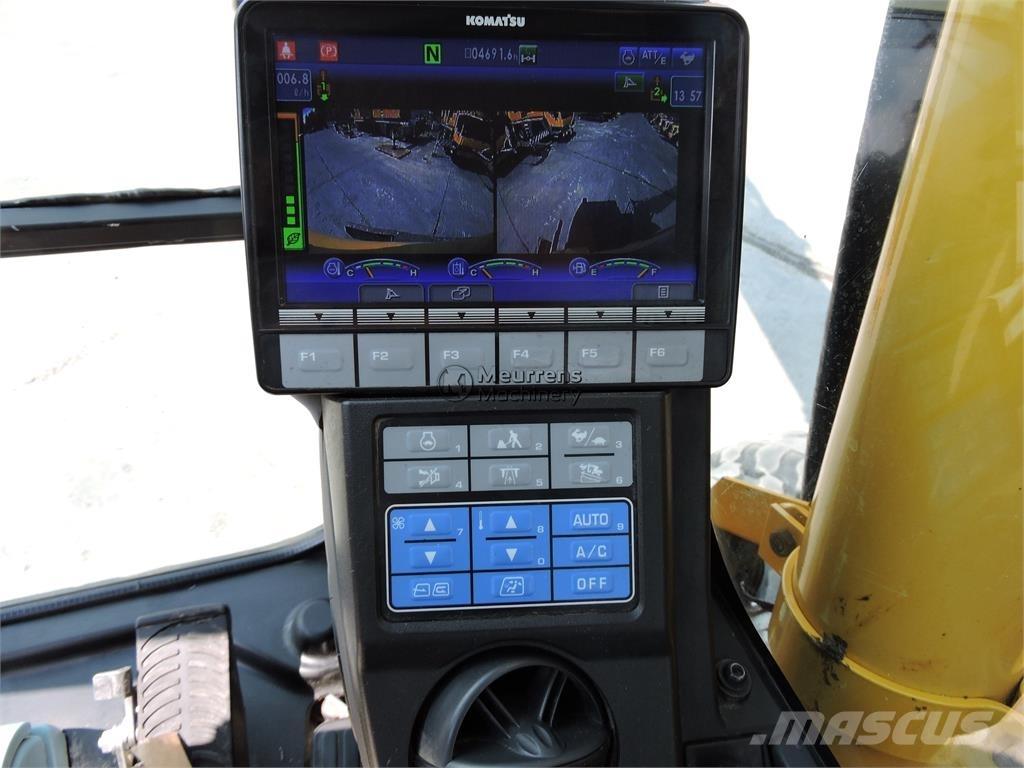 Komatsu PW148 轮式挖掘机