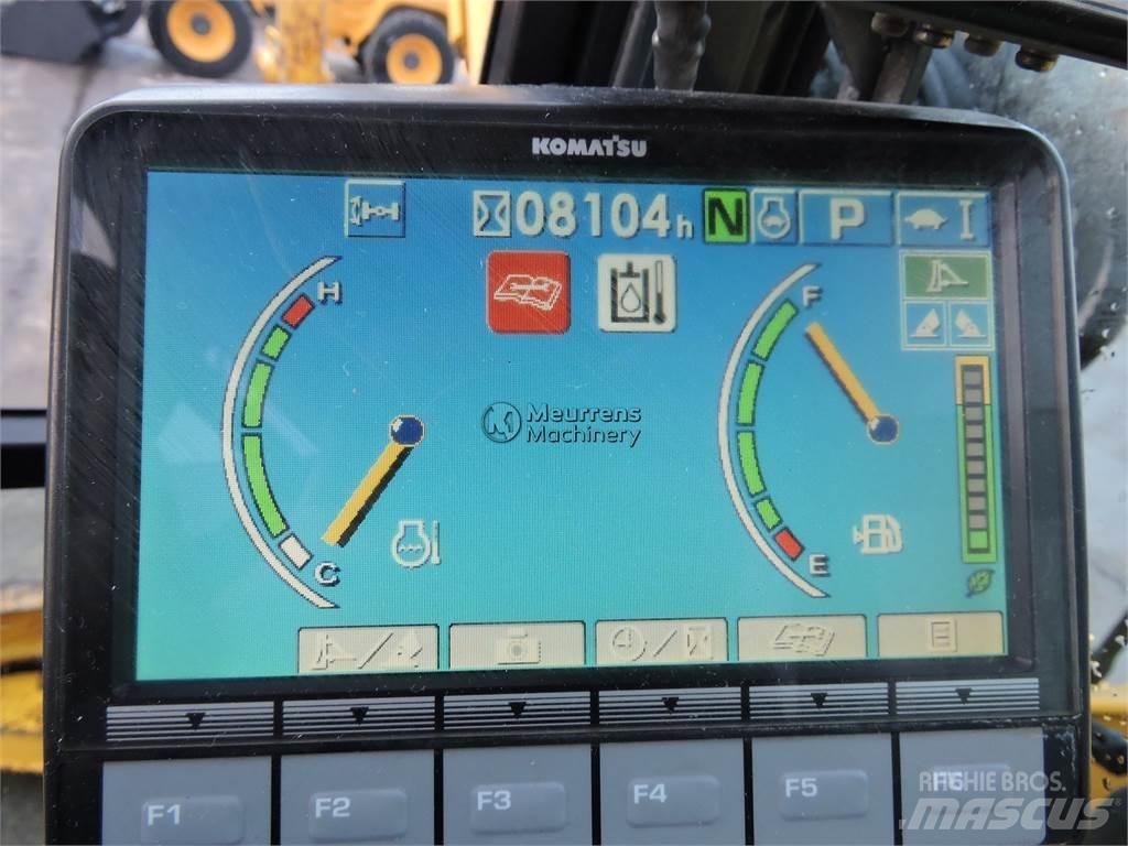 Komatsu PW98 轮式挖掘机