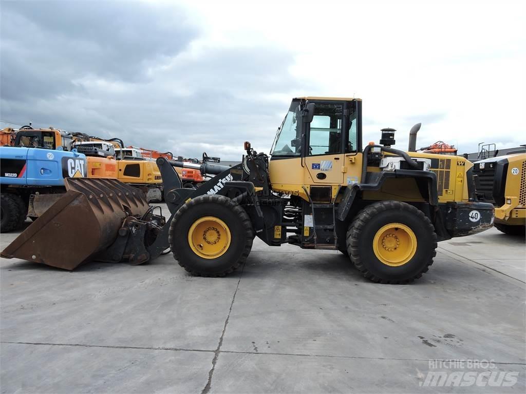 Komatsu WA320 轮式装载机