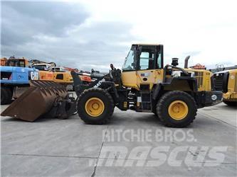Komatsu WA320 轮式装载机