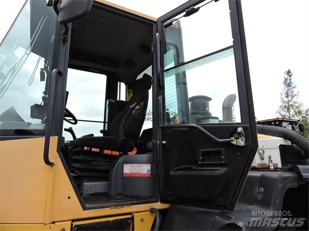 Komatsu WA320 轮式装载机