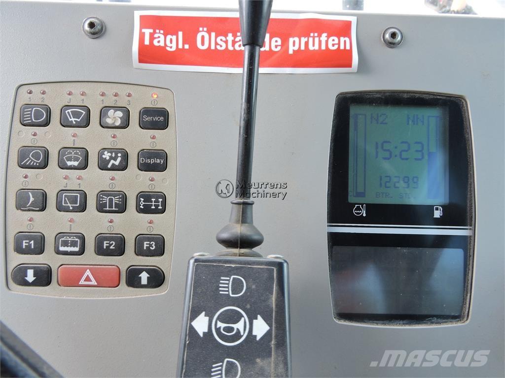 New Holland F106.6A 平地机/推土机