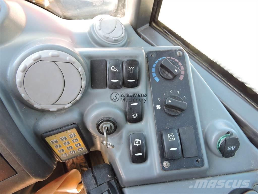 Volvo L25F + FORK 轮式装载机