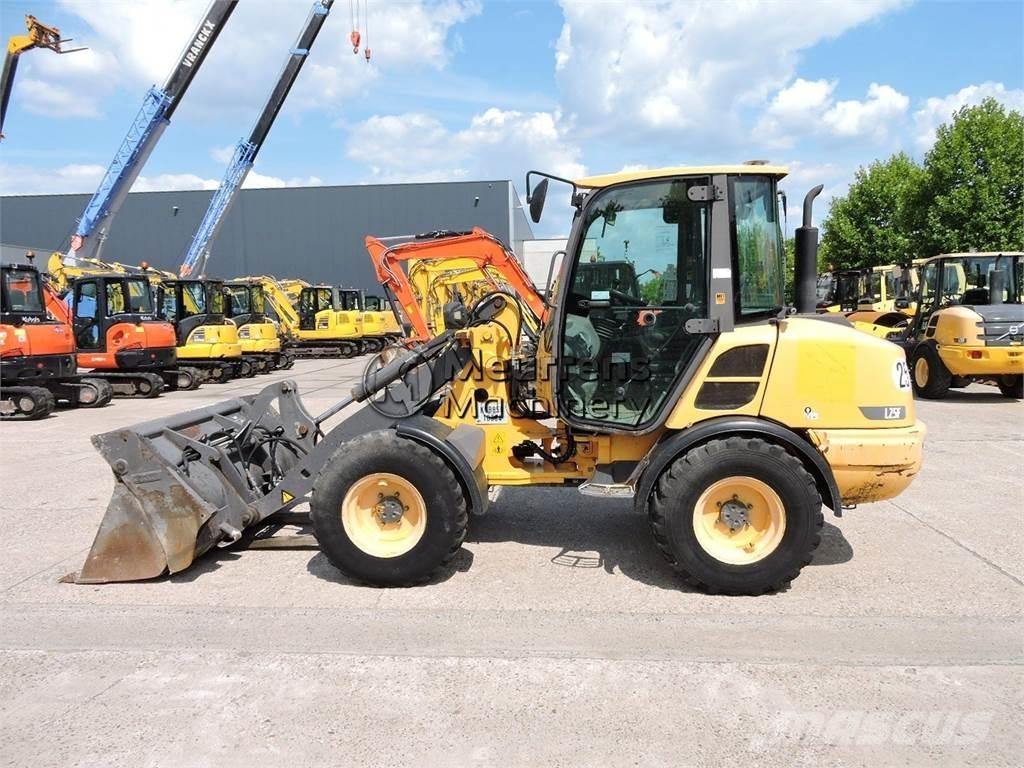 Volvo L25F + FORK 轮式装载机