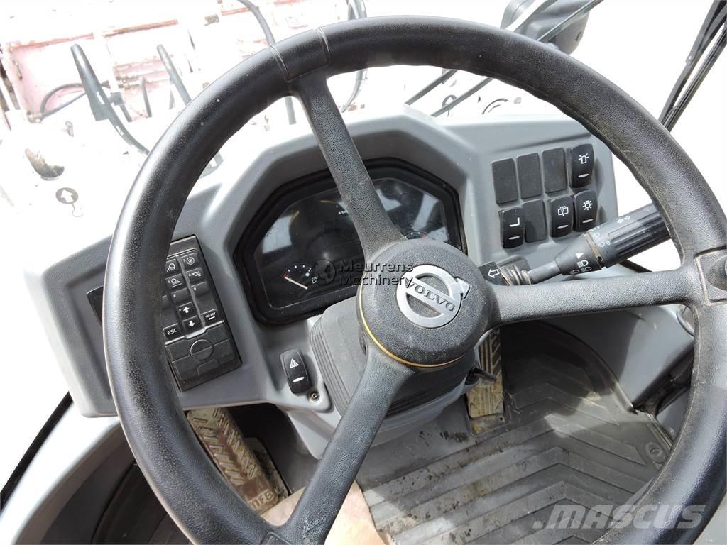 Volvo L30G + FORK 轮式装载机