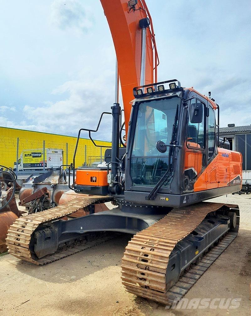 Develon DX 225 LC-7 履带挖掘机