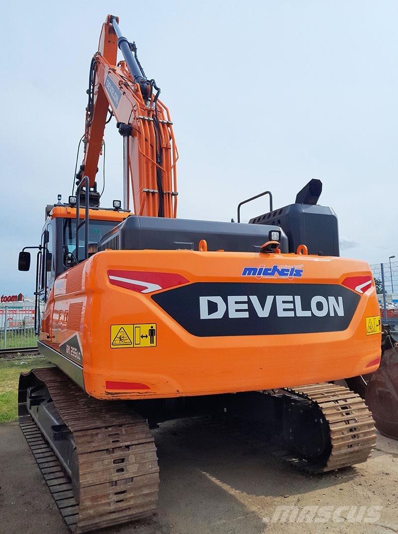 Develon DX 225 LC-7 履带挖掘机