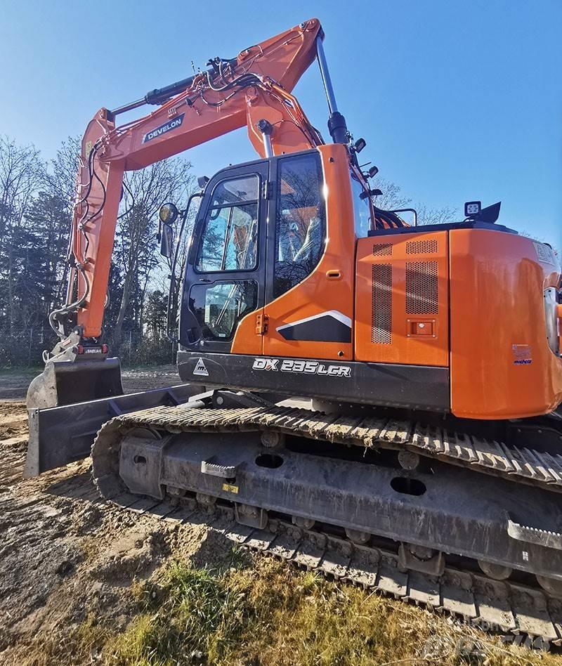 Develon DX 235 LCR-7 履带挖掘机