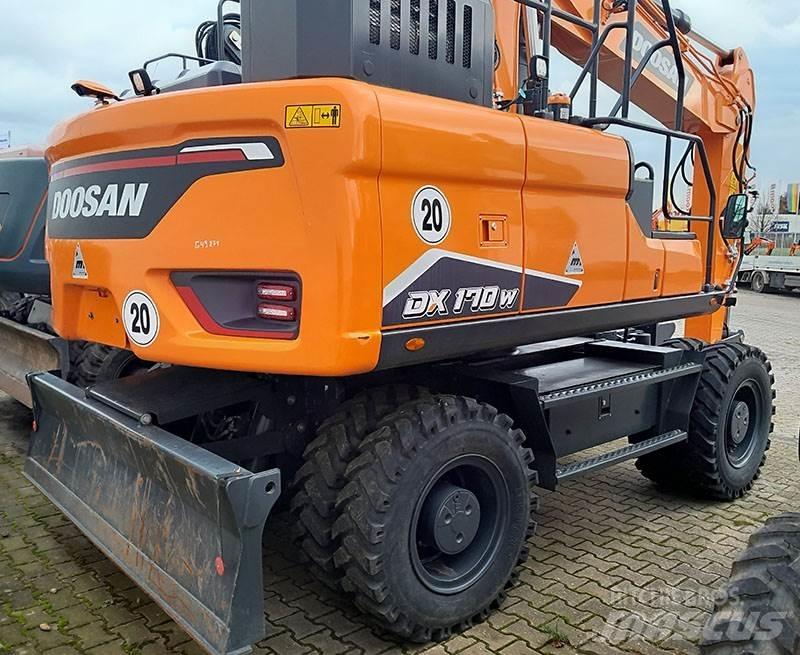 Doosan DX 170 W-7 轮式挖掘机