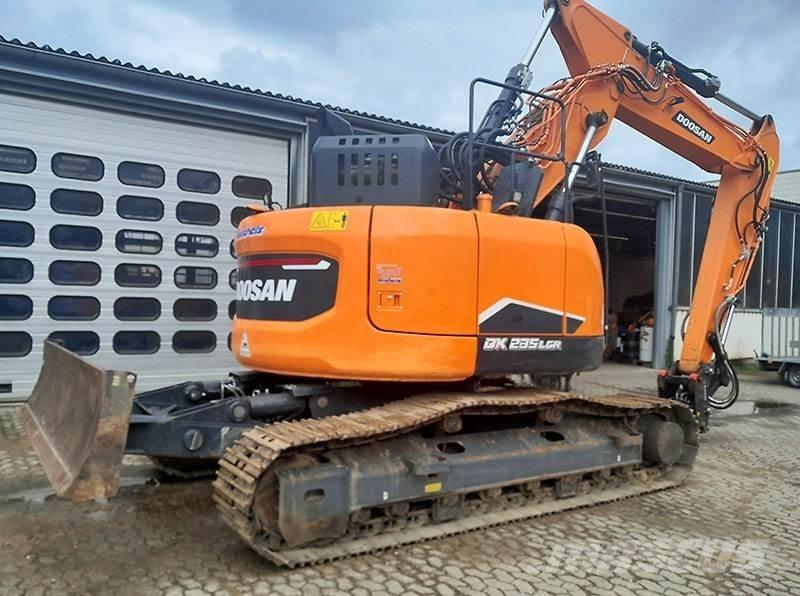 Doosan DX 235 LCR-7 履带挖掘机