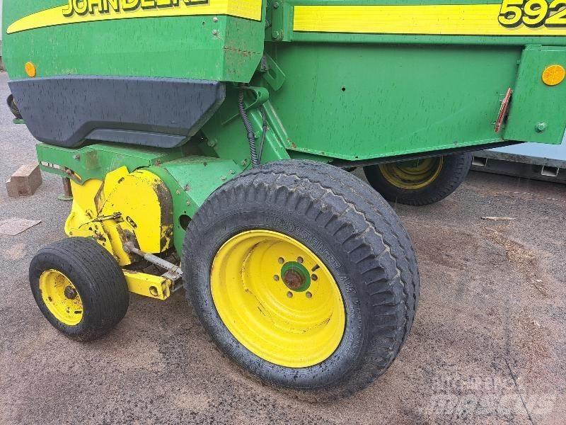 John Deere 592 圆捆打捆机