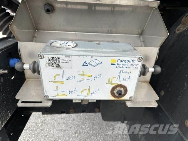  AKD 74 - 18 厢式拖车