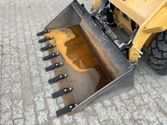 CAT 242D3 建筑机械-其他