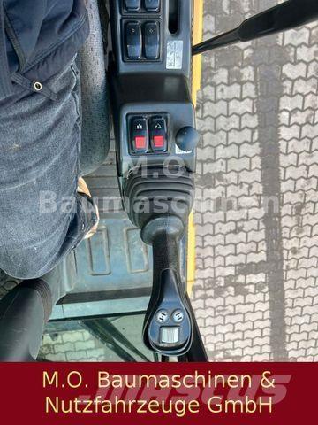 CAT MH 3022 轮式挖掘机