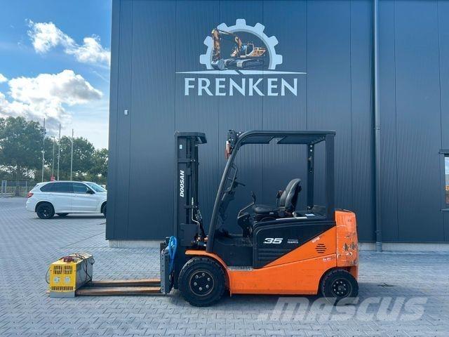 Doosan B 35 NS 电动叉车