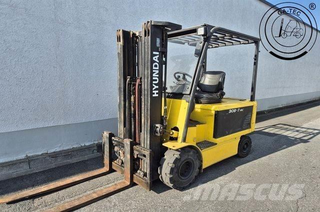 Hyundai 30B-7 电动叉车