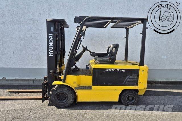 Hyundai 30B-7 电动叉车