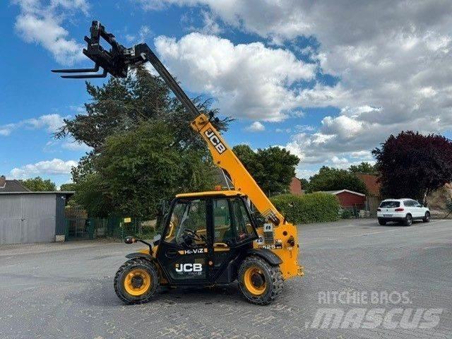JCB 525-60 伸缩臂叉装车|叉装车