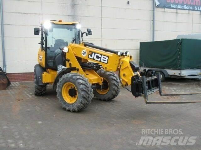 JCB TM220 Agri 前装载和挖掘机