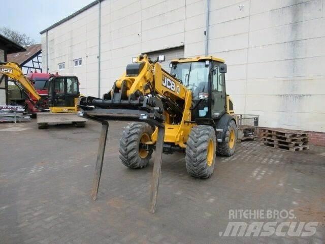 JCB TM220 Agri 前装载和挖掘机