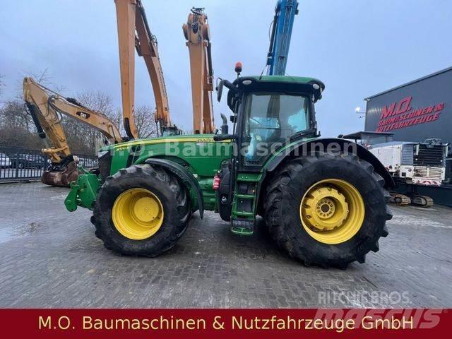 John Deere 8370 R 前装载和挖掘机