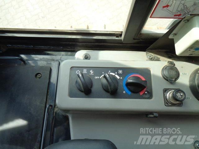 Komatsu D61 PX-24 履带式推土机