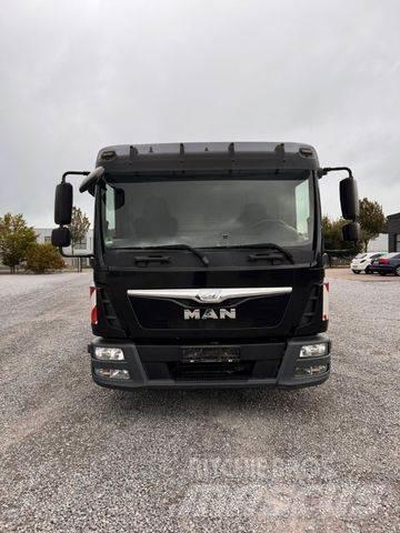 MAN 8.220 皮卡车