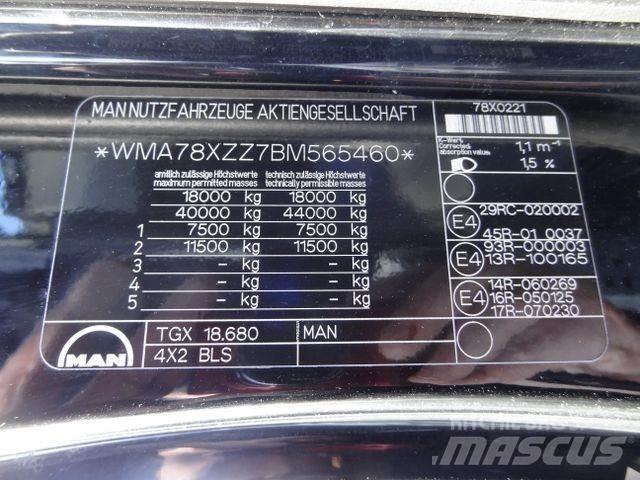 MAN TGX 18.680 V8 牵引车