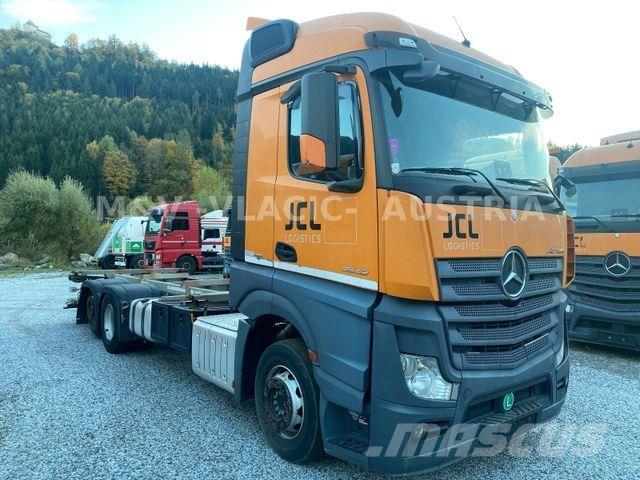 Mercedes-Benz 2542 平板车