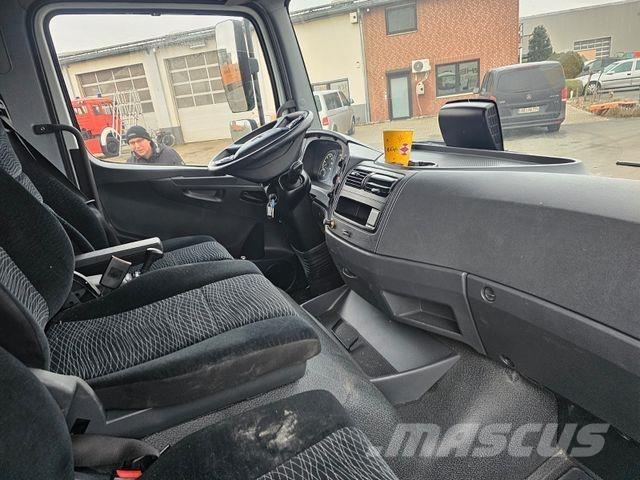 Mercedes-Benz 818 商务面包车