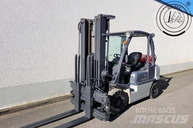 Nissan U1D2A25LQ 天然气叉车
