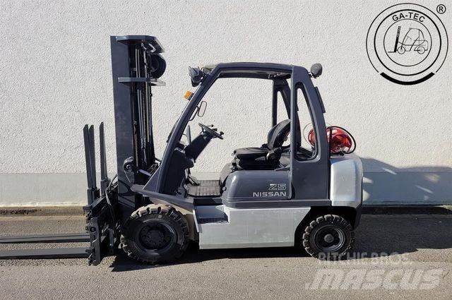 Nissan U1D2A25LQ 天然气叉车