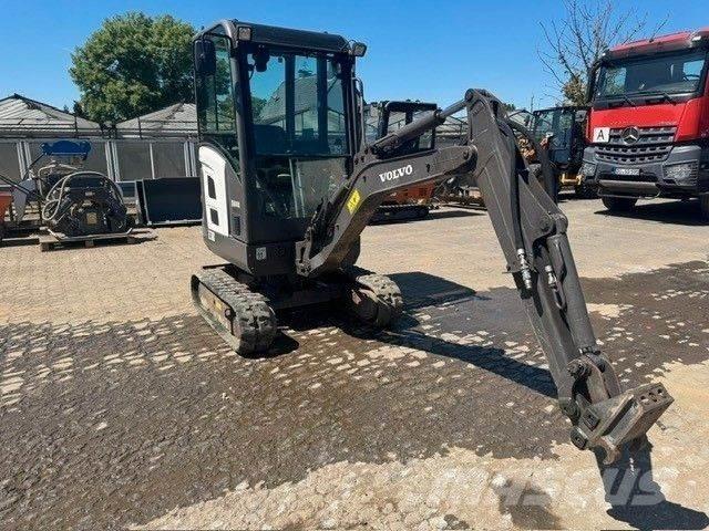 Volvo EC18D 小型挖掘机
