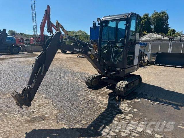 Volvo EC18D 小型挖掘机