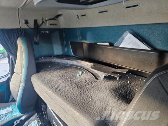 Volvo FM 450 ADR 牵引车