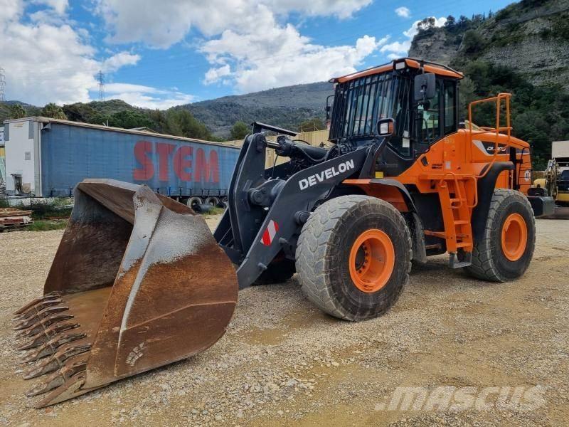 Doosan DL300 轮式装载机