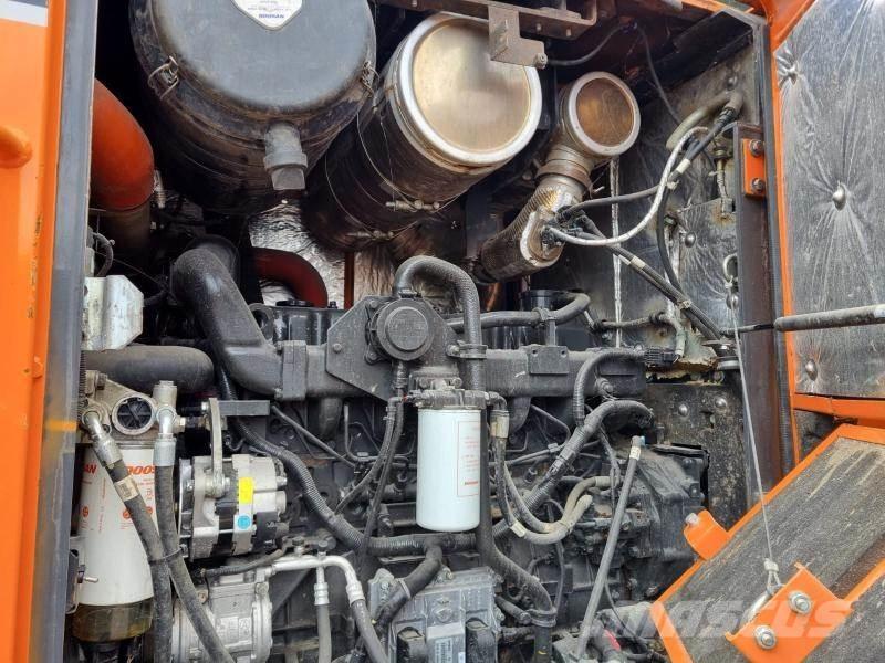 Doosan DL300 轮式装载机